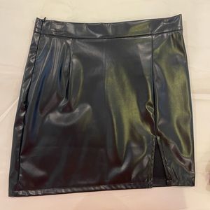 Faux leather skirt SHEIN front slit small